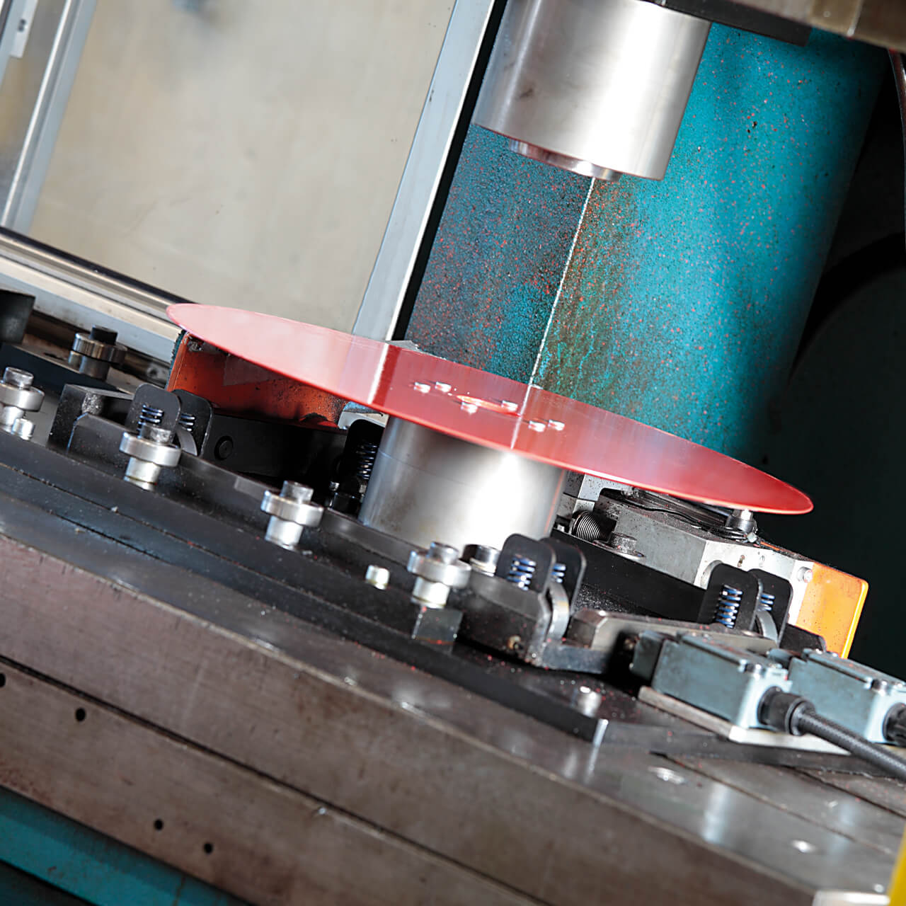 02 Assemblaggio confezionamento progetti carpenteria metallica leggera