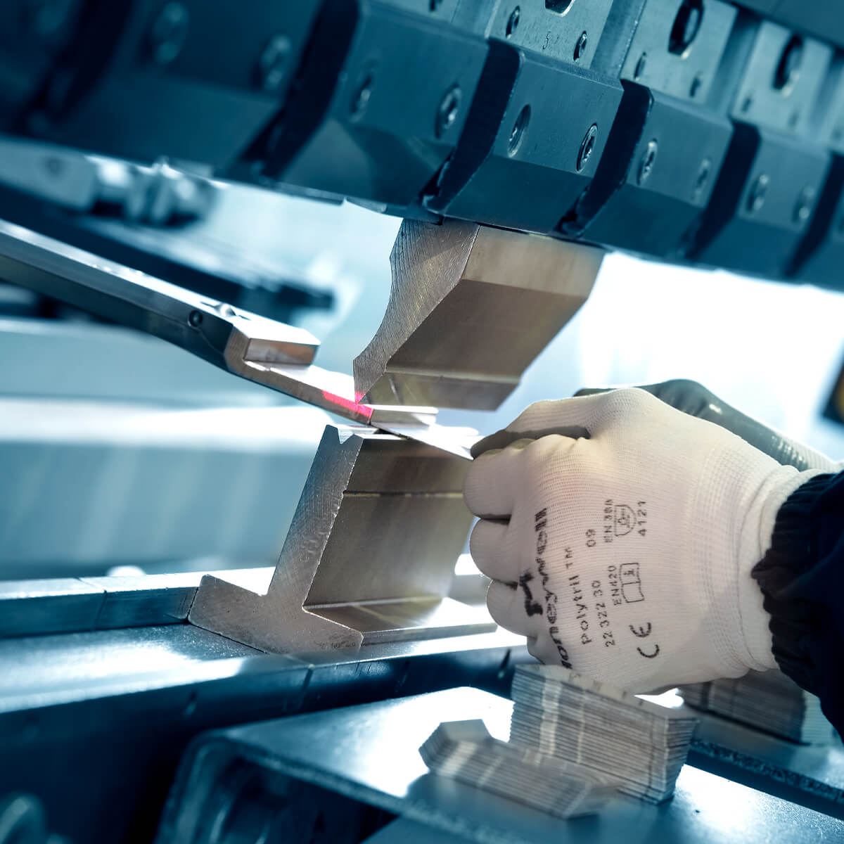 Lavorazione lamiera Piegatrice